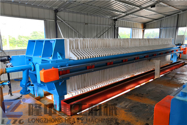 隆中污泥板框壓濾機(jī)價(jià)格經(jīng)濟(jì)實(shí)惠，處理洗沙尾礦真靠譜