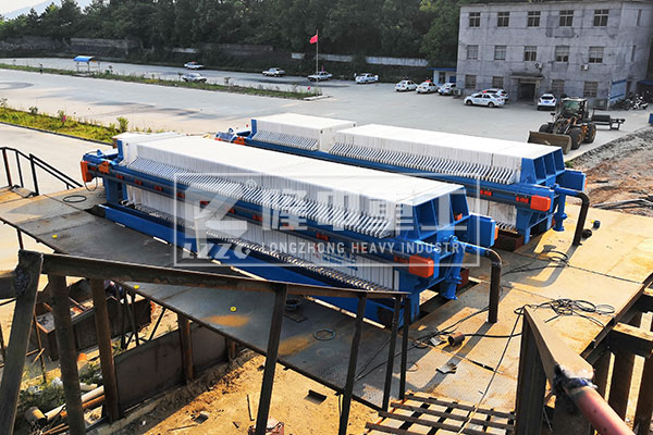 靠譜尾礦處理隆中機械持續L跑，成就洗沙L域污泥廂式壓濾機！